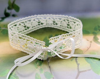 Gargantilla de encaje con rosas blancas, collar de encaje floral, elegante joyería nupcial.