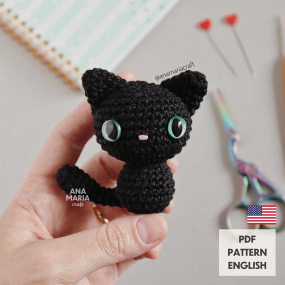 Patrón de crochet para llavero de gatito negro amigurumi en PDF