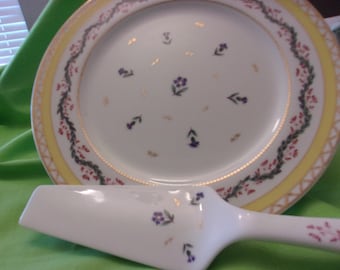 Pedestal Cake Plate with Server