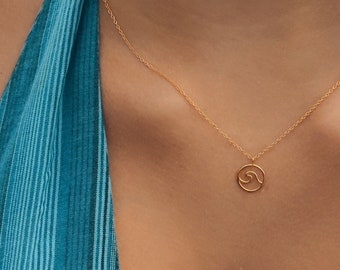 Halskette mit Welle,24k vergoldete Halskette,Halskette Damen,zierliche Halskette,Surfen,Welle Anhänger,Strand Schmuck,Geschenk Frau