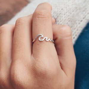 wave ring in sterling silver - ocean inspired jewelry - meaningful gift for her - surf schmuck für frauen