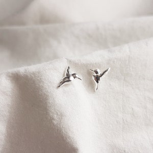 Boucles d'oreilles clous colibri 925 argent sterling, petites boucles d'oreilles clous, boucle d'oreille en argent 925, cadeau d'anniversaire, boucles d'oreilles clous en argent, cadeau pour elle, image 1