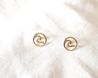 Gold stud earrings with wave, wave earring, gift woman, 14K stud earrings women, surf jewelry, gift woman, charity shop