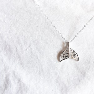 Whale fin necklace made of 925 sterling silver, women&#39;s necklace, whale pendant, dainty necklace, fish fin, gift for women, beach jewelry