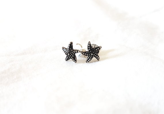 Small stud earrings with starfish, 925 silver earrings, gift for woman, ladies stud earrings, gift for her, sea jewelry, charity shop