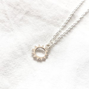 Halskette mit kleiner Sonne,925 Sterling Silber, Damen Halskette,Sonnen Anhänger,Strand,Sommer,Zierliche Halskette,Geschenk für sie,Charity Bild 2