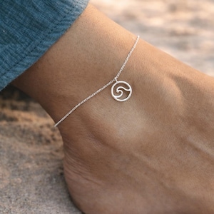 Vågfotlänk i 925 sterlingsilver - havsinspirerad present till henne