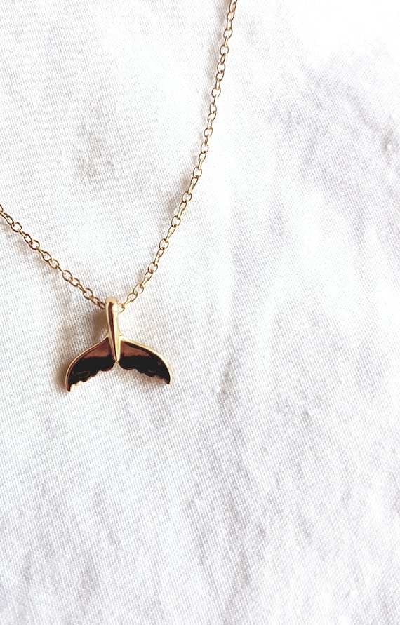 Necklace with small whale fin, 24k gold plated, birthday gift for woman, whale fin pendant, gift for her, women's necklace, dainty chain