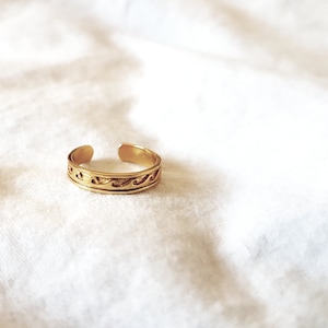 24k Gold Toe Ring,Birthday gift woman,Adjustable Foot Ring,Wave Ring,Jewellery,Gift for Her,Beach,Summer Jewellery,Surfing,Charity Shop