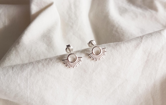 Sunburst stud earrings in 925 sterling silver - small silver sun ray studs - minimalist jewelry & gift idea for women