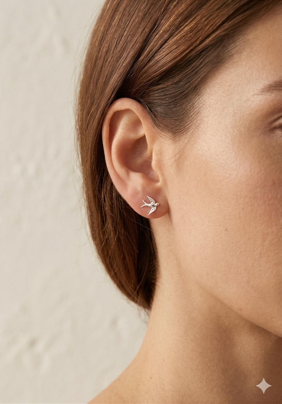 Swallow stud earrings, 925 sterling silver - Gift for women - sterling silver swallow stud earrings - small bird earrings