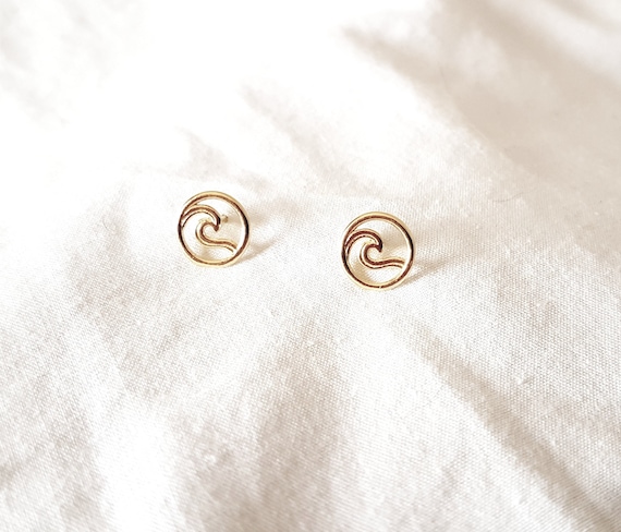 Gold stud earrings with wave, wave earring, gift woman, 14K stud earrings women, surf jewelry, gift woman, charity shop