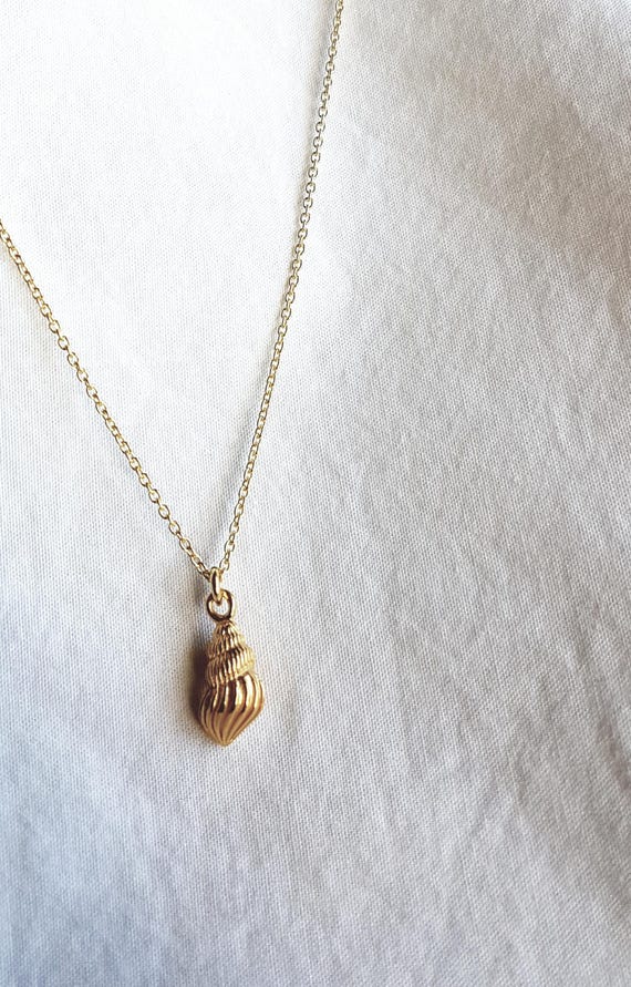 Necklace with shell, 14K gold plating, sustainable, birthday gift for women, snail shell, gold jewelry, dainty necklace, beach jewelry