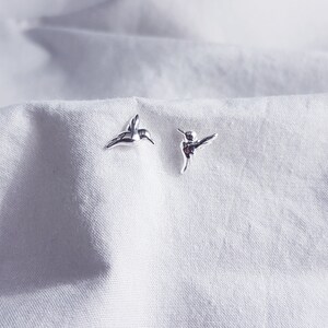 Boucles d'oreilles clous colibri 925 argent sterling, petites boucles d'oreilles clous, boucle d'oreille en argent 925, cadeau d'anniversaire, boucles d'oreilles clous en argent, cadeau pour elle, image 8