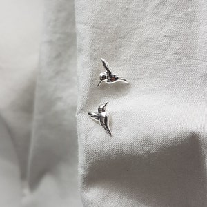 Boucles d'oreilles clous colibri 925 argent sterling, petites boucles d'oreilles clous, boucle d'oreille en argent 925, cadeau d'anniversaire, boucles d'oreilles clous en argent, cadeau pour elle, image 2