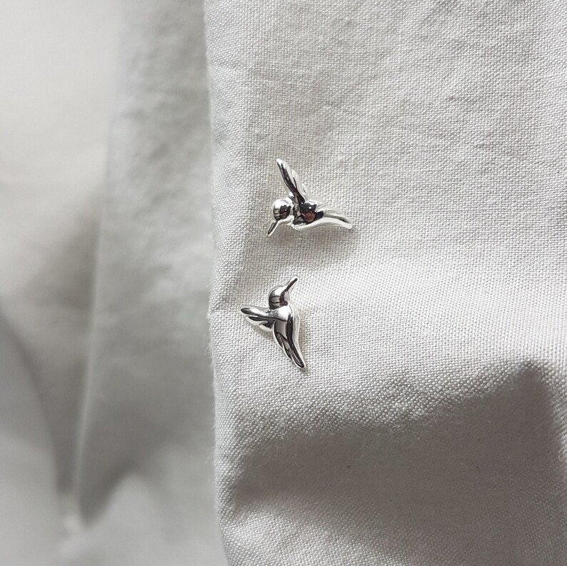 Boucles d'oreilles clous colibri 925 argent sterling, petites boucles d'oreilles clous, boucle d'oreille en argent 925, cadeau d'anniversaire, boucles d'oreilles clous en argent, cadeau pour elle, image 2