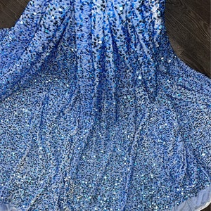 Velours lisse et doux à sequins de mariée bleu ciel de 1 mètre avec broderie de sequins sur l'ensemble Tissu à sequins extensible dans les deux sens 58"