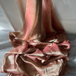 1 m goud/wijnrode tweekleurige crinkle chiffon jurkstof 45 "breed