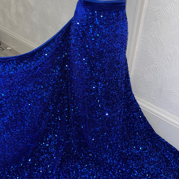 Velours doux et lisse de sequins de mariée bleu royal de 1 mètre avec broderie de sequins sur l'ensemble Tissu à sequins extensible dans les deux sens 58"