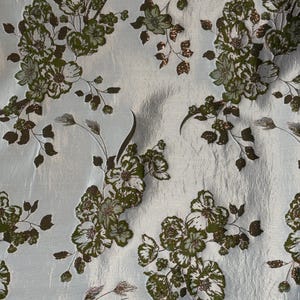 1m green multi coloured   floral  desigen metalic  borcade jaqcard fabric 58&quot; wide