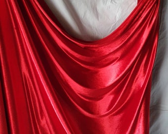 1m de tela de terciopelo rojo de 58” de ancho