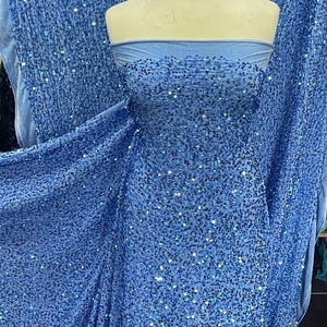 Velours doux et lisse à sequins bleu ciel, extensible, avec broderie de sequins dans les deux sens, tissu à sequins extensible de 58 po.