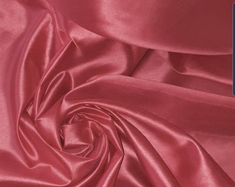 Tissu shantung rose corail, dos satiné de polyester, 58 po. de large