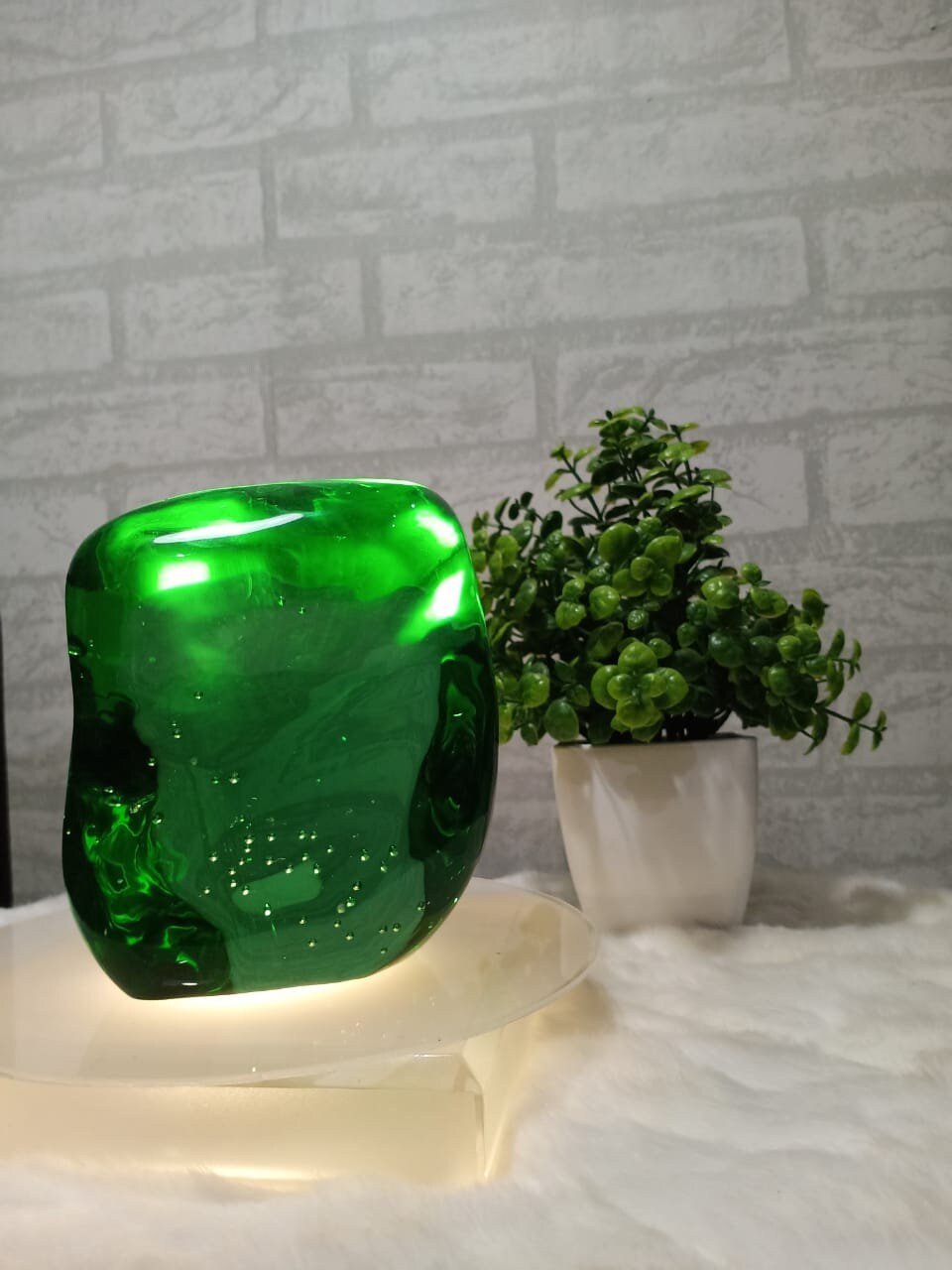 内部に気泡のあるグリーンアンダラクリスタル 研磨済み 2.3kg - Etsy 日本