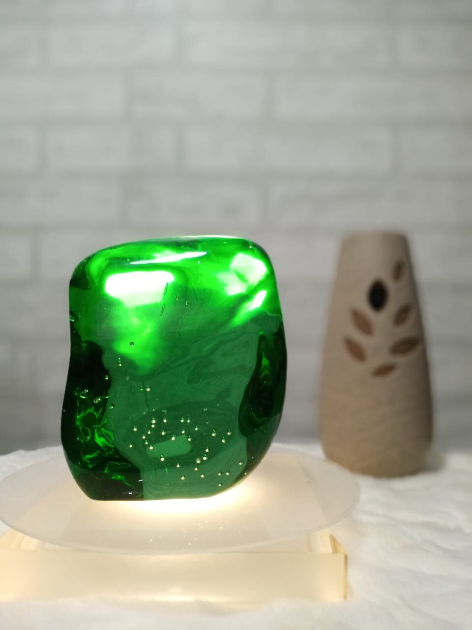 内部に気泡のあるグリーンアンダラクリスタル 研磨済み 2.3kg - Etsy 日本