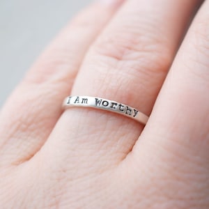 Anillo de amor propio "Soy digno" de plata esterlina, joyas de salud mental, regalos para tu mejor amigo