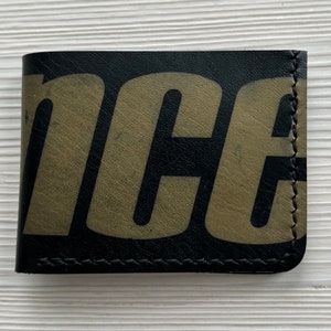 Prince Tennis Racket Cover Bifold Wallet - Negro y Oro - Cartera de tenis minimalista recuperada - Regalos para él