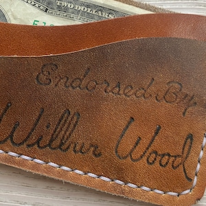 Billetera plegable de cuero con forma de guante de béisbol de Wilbur Wood - Billetera minimalista recuperada con forma de guante de béisbol - Chicago White Sox - Regalos para él