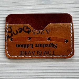 Cartera minimalista de cuero con forma de guante de Tom Glavine - Regalos para él - Estuche para tarjetas - Atlanta Braves - Tarjetero - Cuero Horween