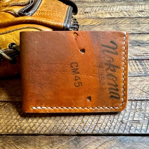 Cartera plegable de cuero con forma de guante de béisbol de Nokona: cartera minimalista recuperada con forma de guante de béisbol, guante de receptor, regalos para él