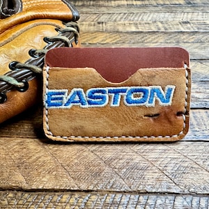 Cartera minimalista de cuero con forma de guante de béisbol y logotipo de Easton - Regalos para él - Estuche para tarjetas - MLB - Easton - Tarjetero - Cuero Horween