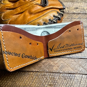 Cartera plegable de cuero con forma de guante de béisbol de Ted Williams - Cartera minimalista recuperada con forma de guante de béisbol - Boston Red Sox - Regalo para él