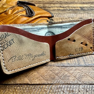 Billetera de cuero con forma de guante de béisbol de Bill Mazeroski - Cartera minimalista de cuero Horween - Piratas de Pittsburgh - Regalo único para él