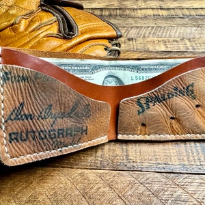 Cartera plegable de cuero con forma de guante de béisbol de Don Drysdale - Cartera minimalista recuperada con forma de guante de béisbol - Brooklyn Dodgers - Regalos para él