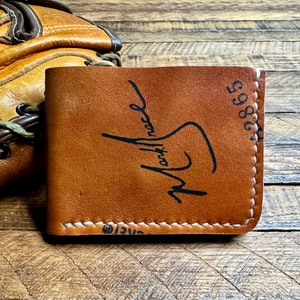 Billetera plegable de cuero con forma de guante de béisbol de Mark Grace - Billetera minimalista recuperada con forma de guante de béisbol - Chicago Cubs - Regalos para él