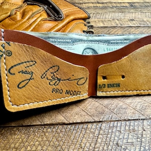 Cartera plegable de cuero con forma de guante de béisbol de Craig Biggio - Cartera minimalista recuperada con forma de guante de béisbol - Houston Astros - Regalos para él