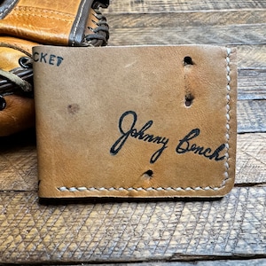 Cartera plegable de cuero con forma de guante de béisbol de Johnny Bench - Cartera minimalista recuperada con forma de guante de béisbol - Cincinnati Reds - Receptor - Regalos para él