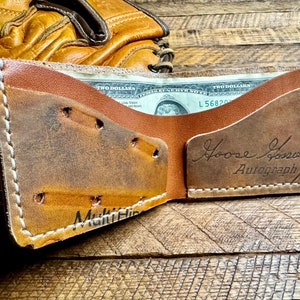 Cartera plegable de cuero con forma de guante de béisbol de Goose Gossage - Cartera minimalista recuperada con forma de guante de béisbol - Padres de San Diego - Yankees - Regalos para él