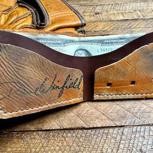 Billetera plegable de cuero con forma de guante de béisbol de Dave Winfield - Billetera minimalista recuperada con forma de guante de béisbol - Padres, Yankees, Twins - Regalos para él