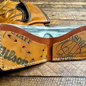 Billetera plegable de cuero con forma de guante de béisbol de Barry Larkin: guante vintage recuperado de los Cincinnati Reds: regalo único