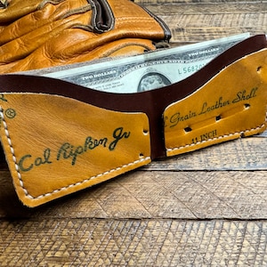Cartera plegable de cuero con forma de guante de béisbol de Cal Ripken Jr. - Cartera minimalista recuperada con forma de guante de béisbol - Baltimore Orioles - Regalos para él
