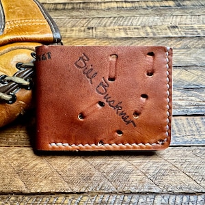 Billetera plegable de cuero con forma de guante de béisbol de Bill Buckner: Cubs, Red Sox, Dodgers: un regalo increíble