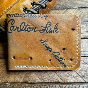 Cartera plegable de cuero con forma de guante de béisbol de Carlton Fisk - Cartera minimalista recuperada con forma de guante de béisbol - Boston Red Sox White Sox - Regalos para él