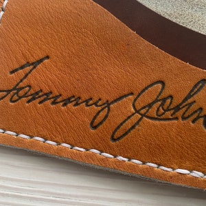Cartera plegable de cuero con forma de guante de béisbol Tommy John - Cartera minimalista recuperada con forma de guante de béisbol - Yankees - Regalos para él