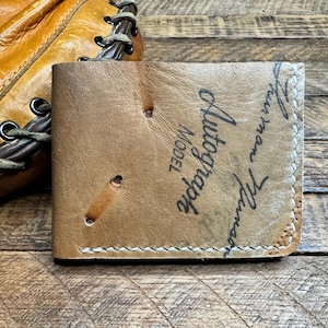 Cartera plegable de cuero con forma de guante de béisbol de Thurman Munson - Cartera minimalista recuperada con forma de guante de béisbol - Yankees - Receptor - Regalos para él