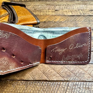 Billetera plegable de cuero con forma de guante de béisbol de Tony Oliva - Billetera minimalista recuperada con forma de guante de béisbol - Minnesota Twins - Regalos para él